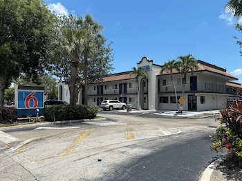 Motel 6 Riviera Beach, Fl,Palm Beach - West Palm Beach>>Palm Beach,2 star
