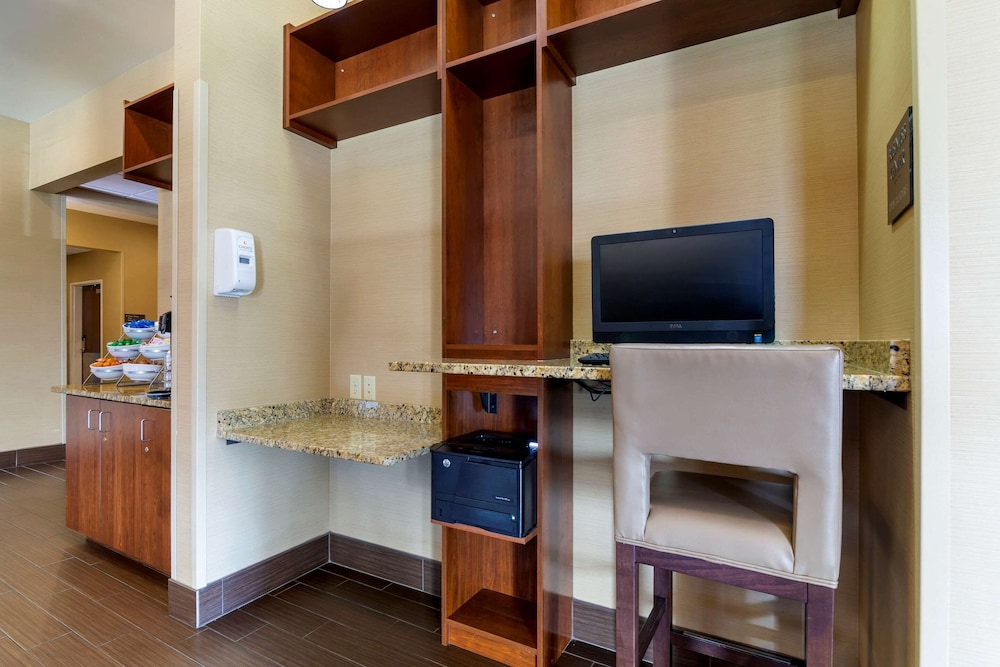 comfort inn and suites mandan bismarck