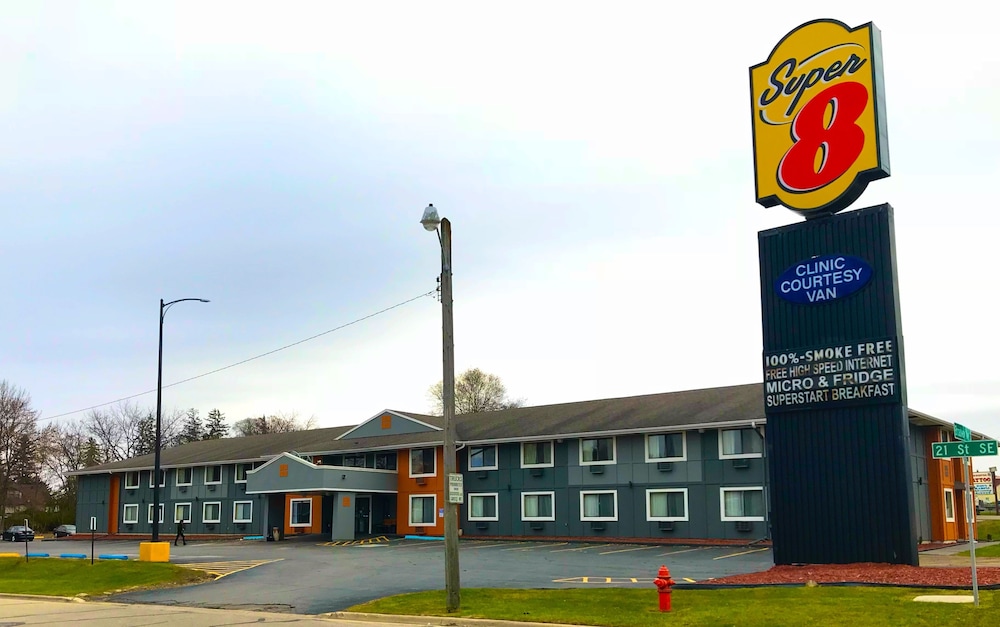 super 8 by wyndham rochester mayo clinic area