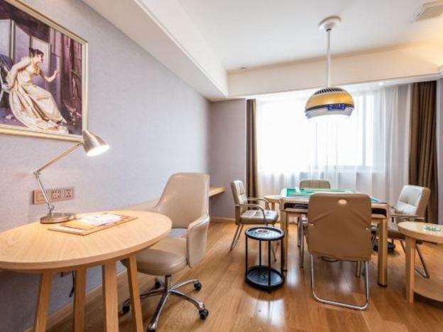 vienna international hotel haimen railway station