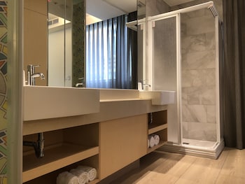 the crystal inn sun moon lake