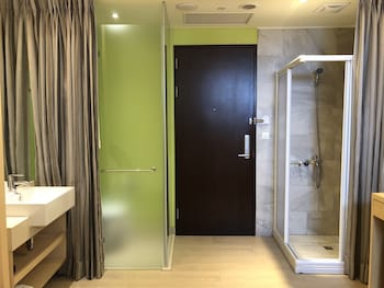 the crystal inn sun moon lake