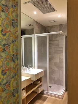 the crystal inn sun moon lake