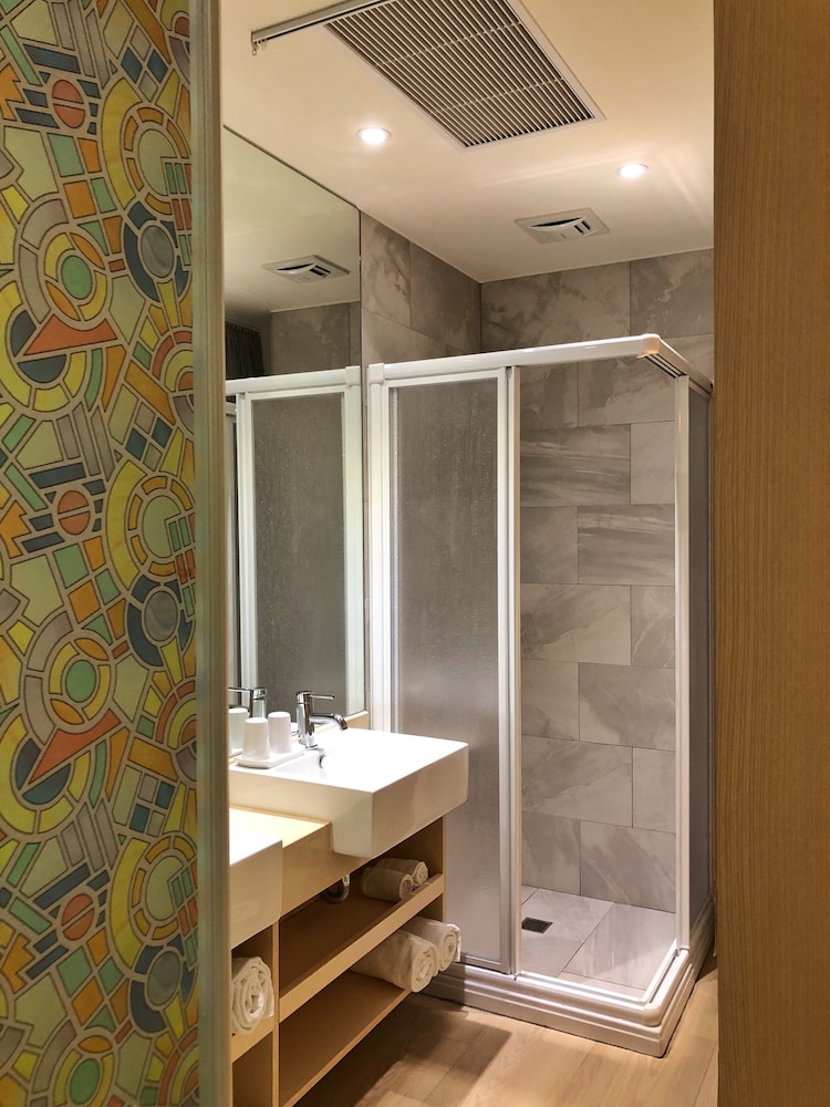 the crystal inn sun moon lake