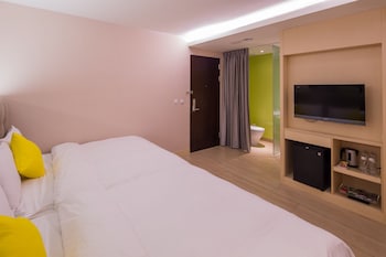 the crystal inn sun moon lake