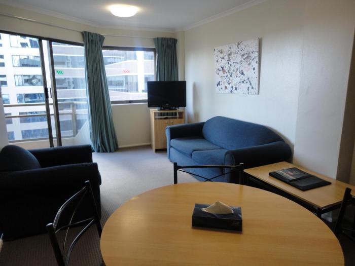 metro apartments on king street