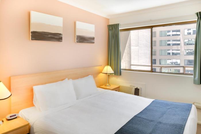 metro apartments on king street