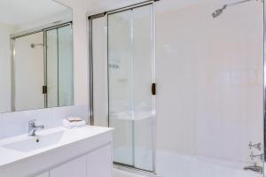 metro apartments on king street