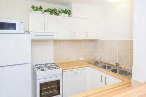 metro apartments on king street