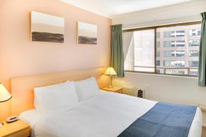 metro apartments on king street