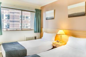 metro apartments on king street