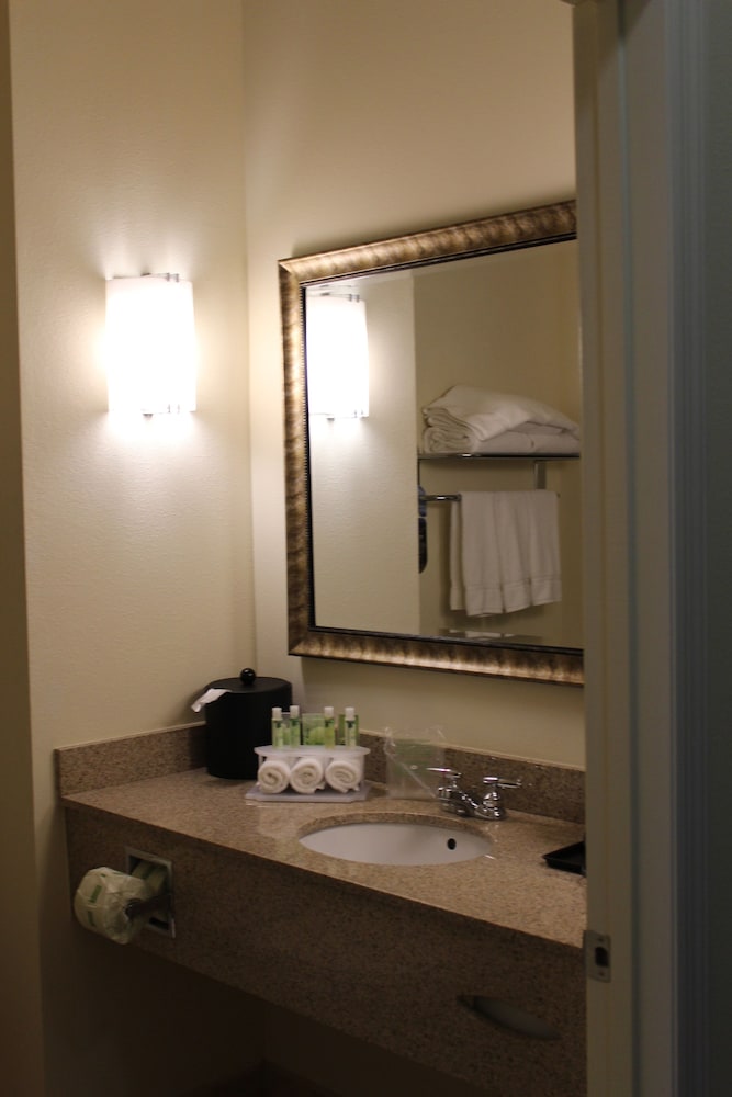 holiday inn express defuniak springs by ihg