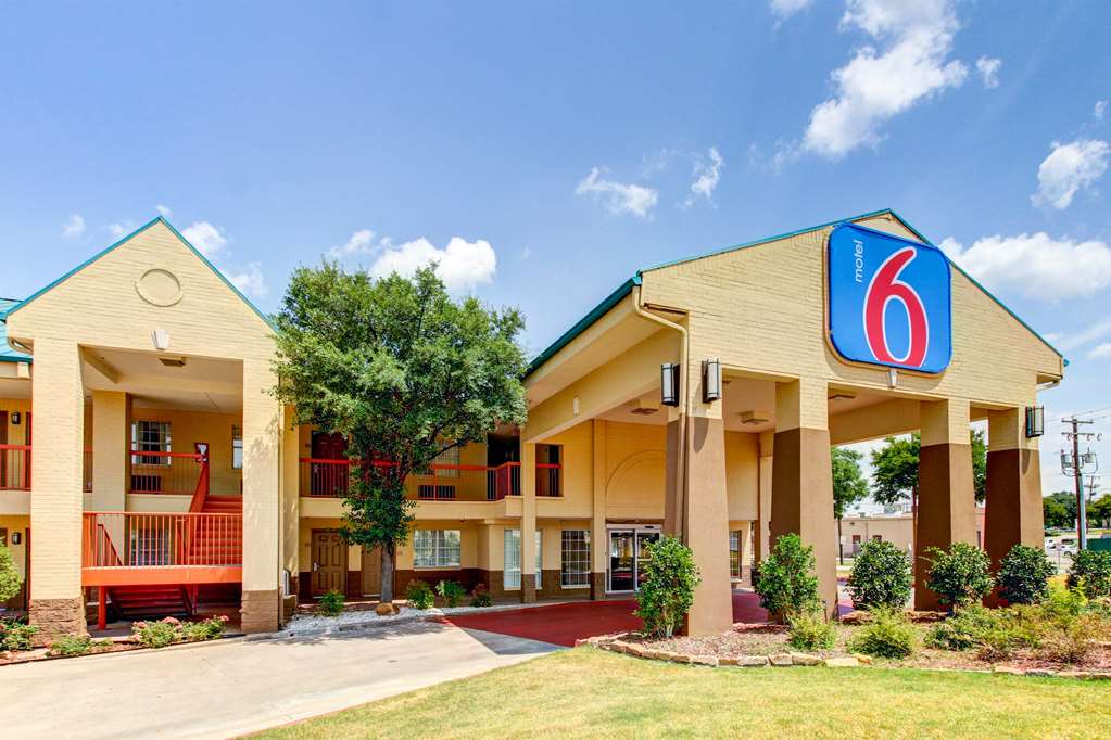 motel 6 arlington tx