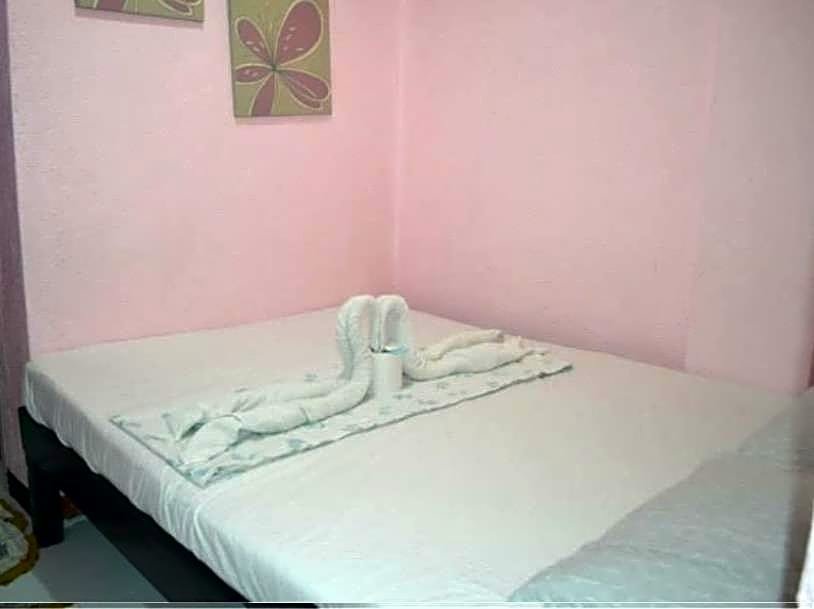 ellens resort annex