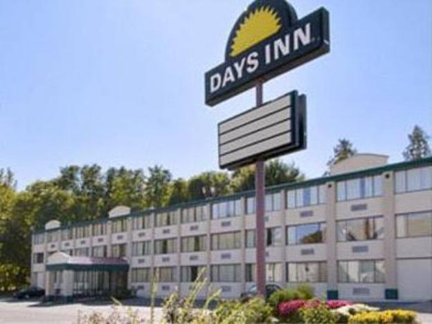 Schenectady Inn & Suites