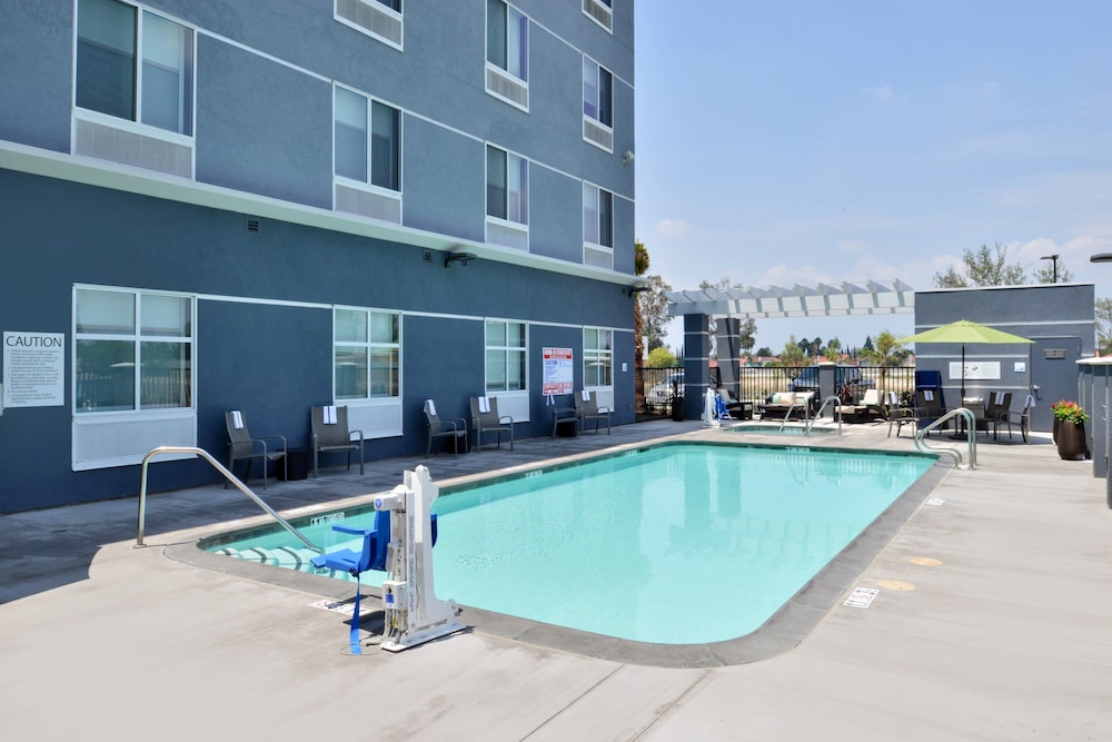 holiday inn express and suites loma linda san bernardino s