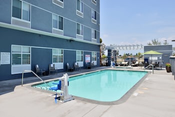 Holiday Inn Express & Suites Loma Linda- San Bernardino S,Loma Linda>>Fontana,3 star