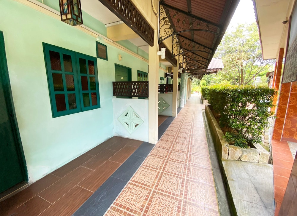 sabak awor resort