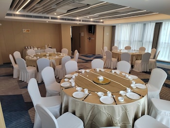 holiday inn express linyi north new district an ihg hotel