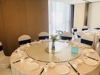 holiday inn express linyi north new district an ihg hotel