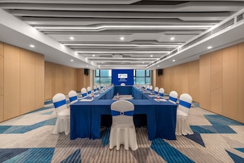 holiday inn express linyi north new district an ihg hotel