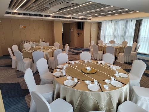 holiday inn express linyi north new district an ihg hotel