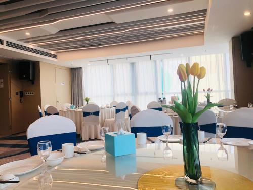 holiday inn express linyi north new district an ihg hotel
