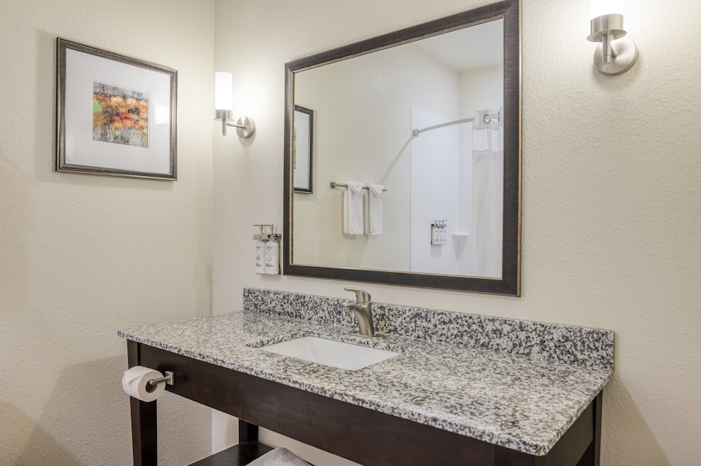 holiday inn express and suites edwardsville by ihg