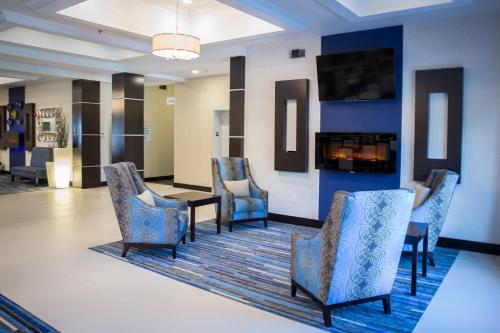 holiday inn express and suites edwardsville by ihg