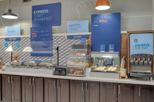 holiday inn express and suites edwardsville by ihg