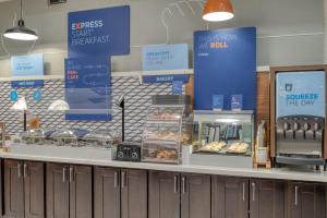 holiday inn express and suites edwardsville by ihg