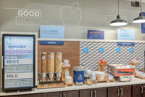 holiday inn express and suites edwardsville by ihg