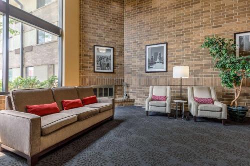 Suburban Studios Arlington Heights - Elk Grove,Chicago>>Arlington Heights,2 star