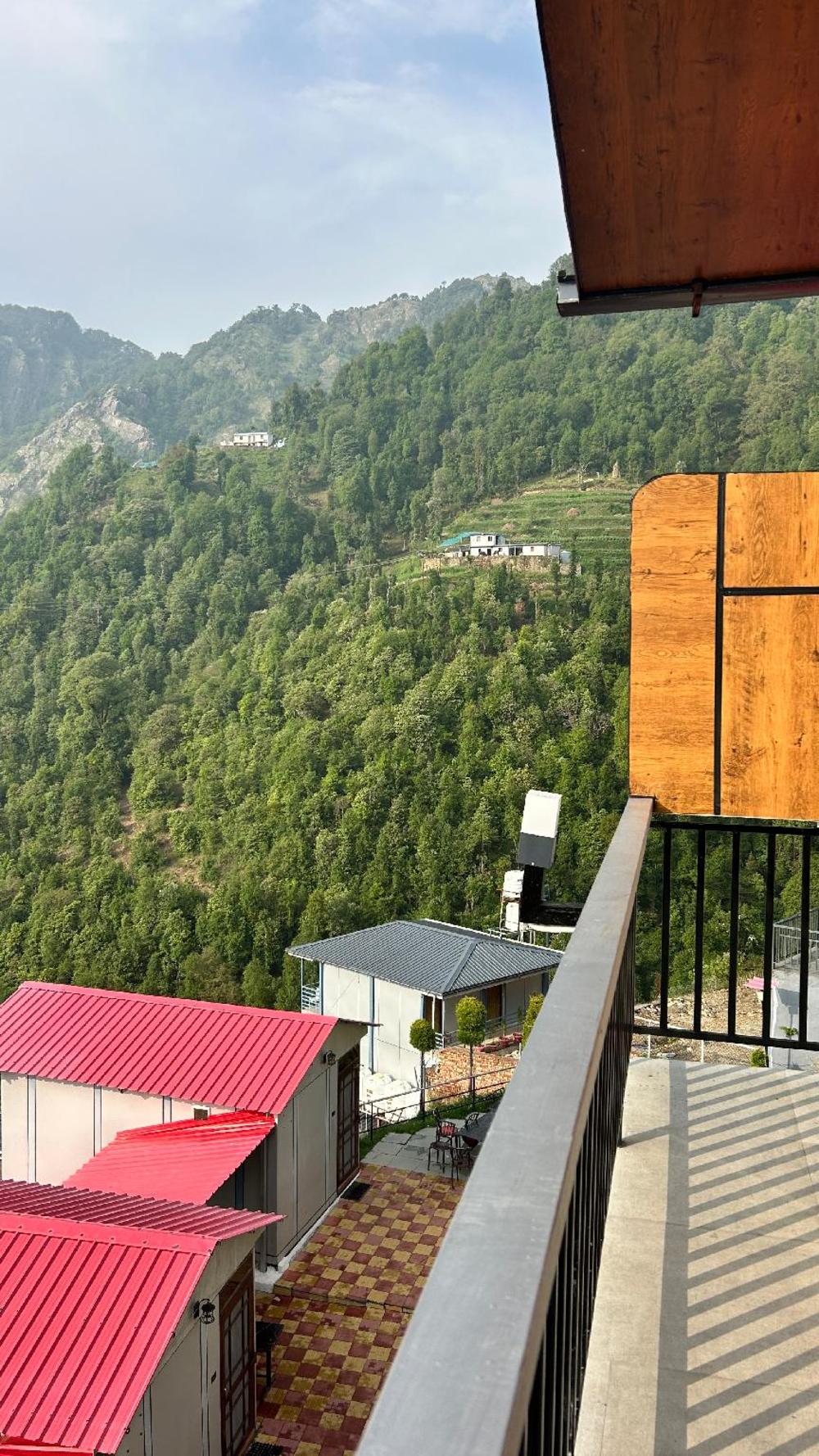 sunrise resort dhanolti