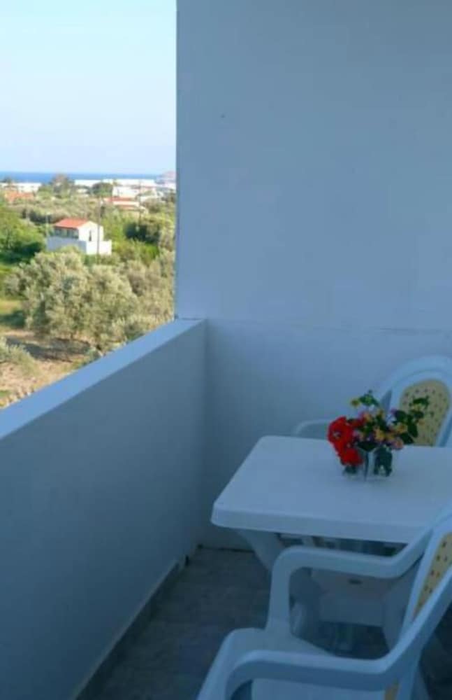 sotirakis hotel studios