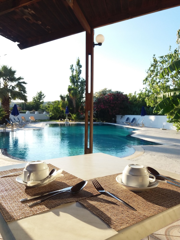 sotirakis hotel studios