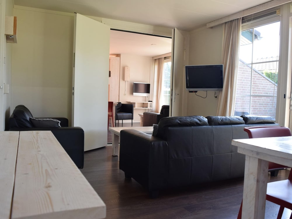 detached combined bungalow with a garden near the veluwe