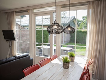 detached combined bungalow with a garden near the veluwe