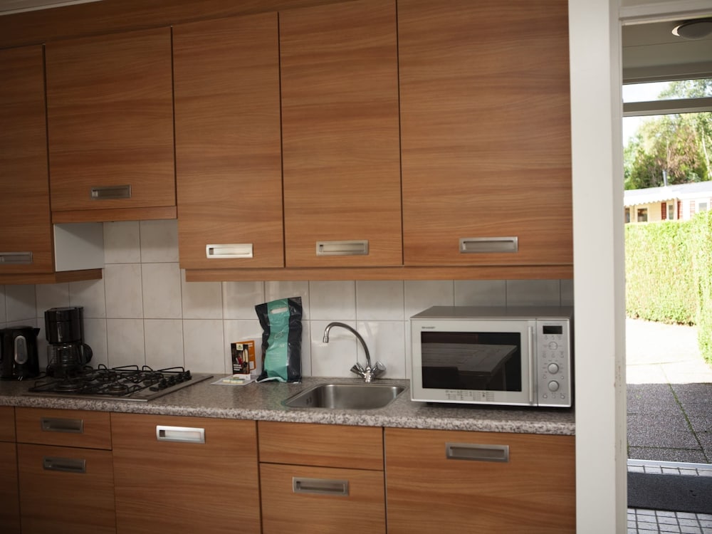 detached combined bungalow with a garden near the veluwe