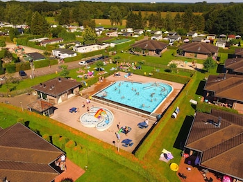 detached combined bungalow with a garden near the veluwe