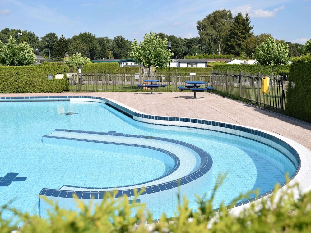 detached combined bungalow with a garden near the veluwe