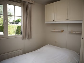 detached combined bungalow with a garden near the veluwe