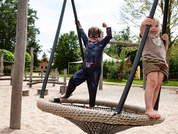 tent lodge with sanitary facilities at the bedafse bergen