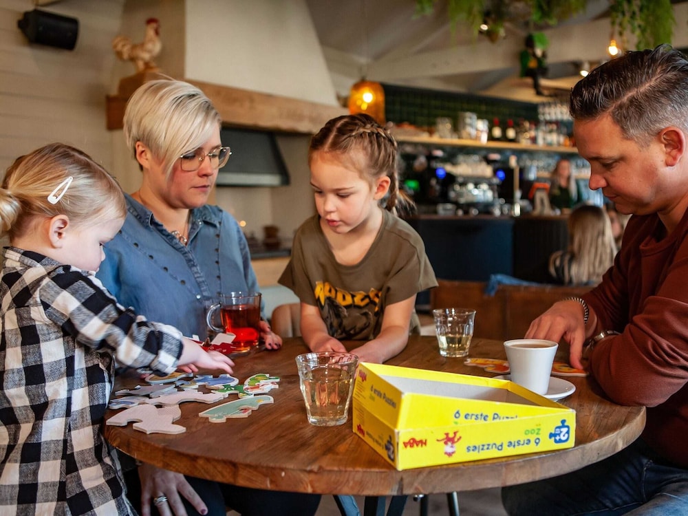 tent lodge with sanitary facilities at the bedafse bergen