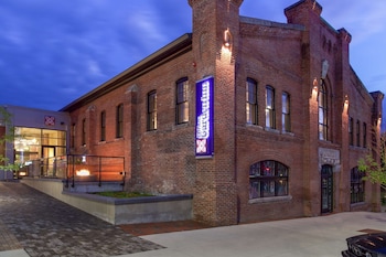 hilton garden inn burlington downtown