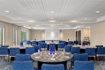 hilton garden inn burlington downtown