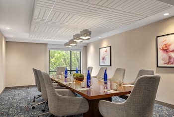 hilton garden inn burlington downtown