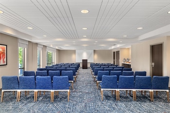 hilton garden inn burlington downtown