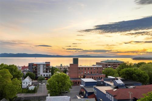 hilton garden inn burlington downtown