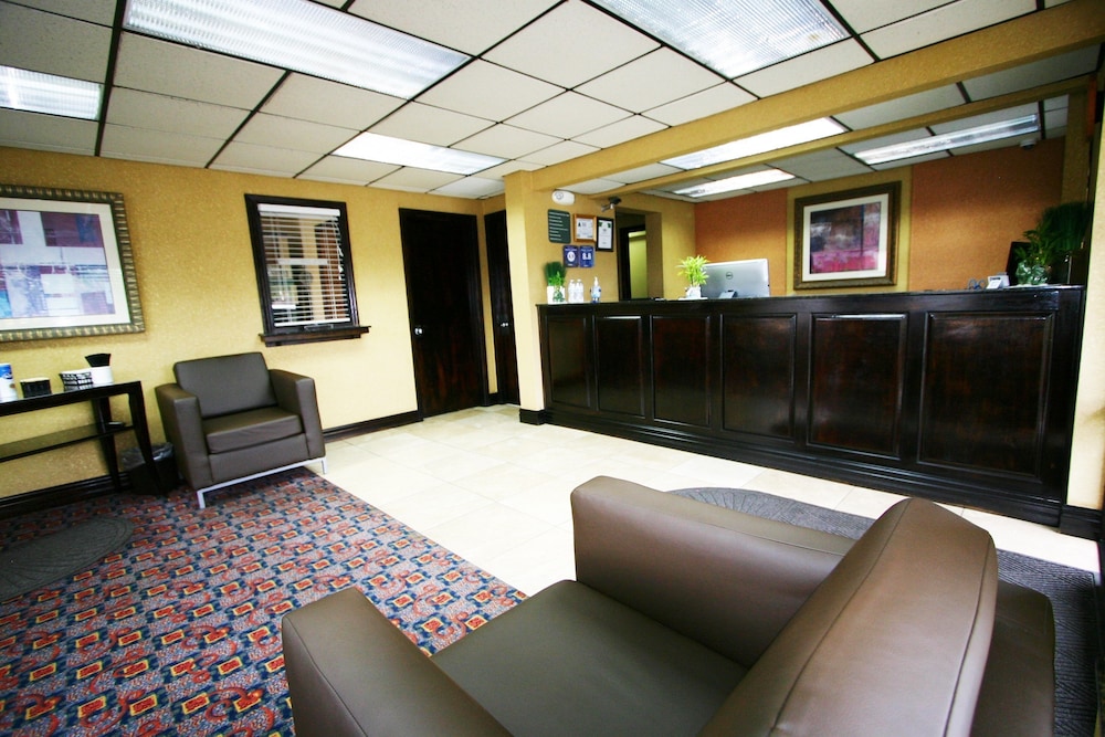 deluxe inn fayetteville i 95 exit 49